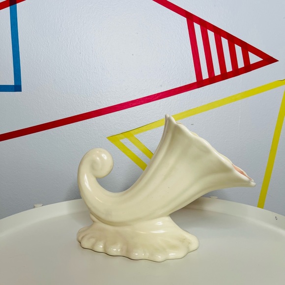 Seashell Vase - Picture 1 of 6